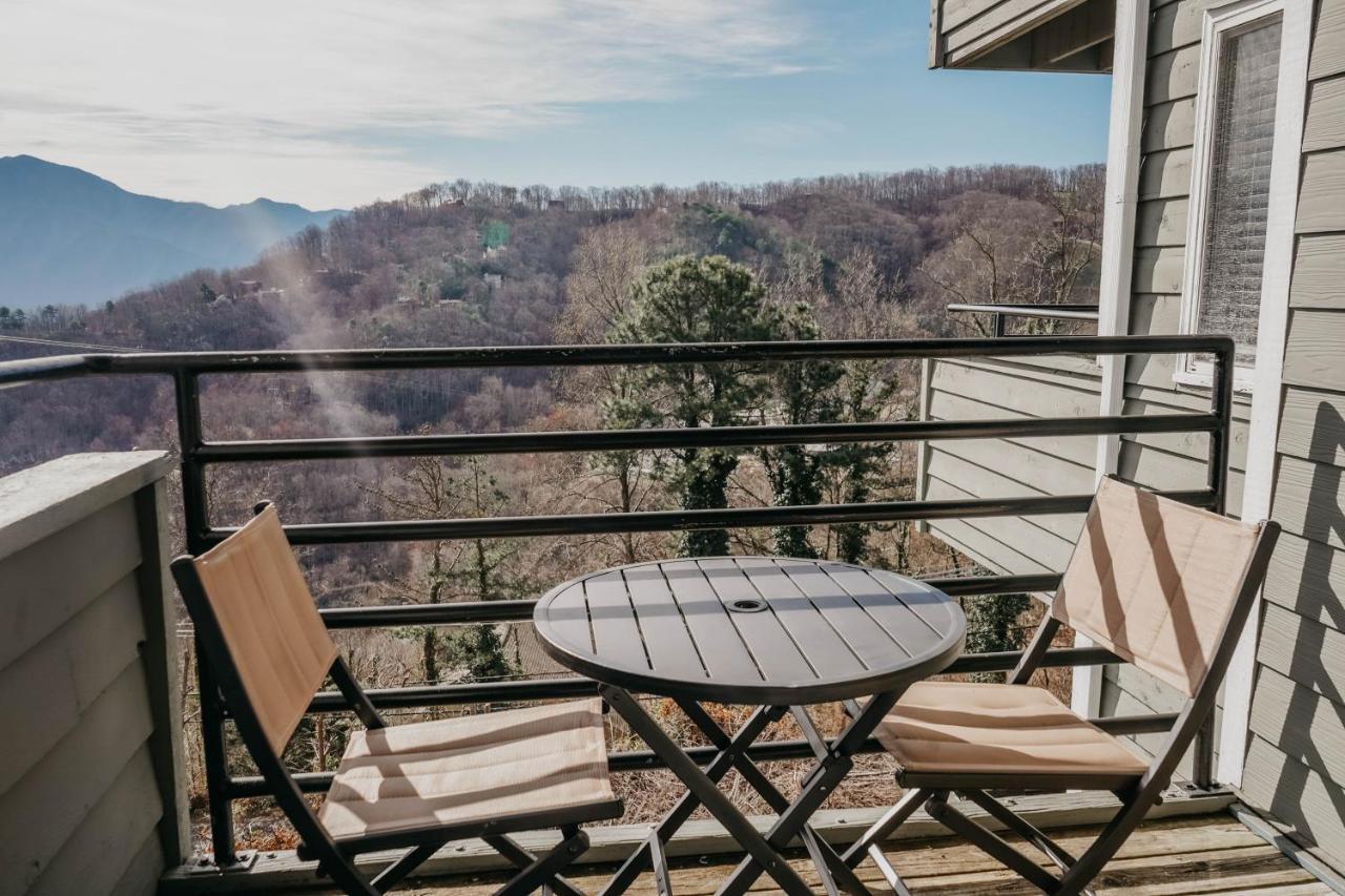 Smoky Mountains Studio With Balcony Gatlinburg Εξωτερικό φωτογραφία